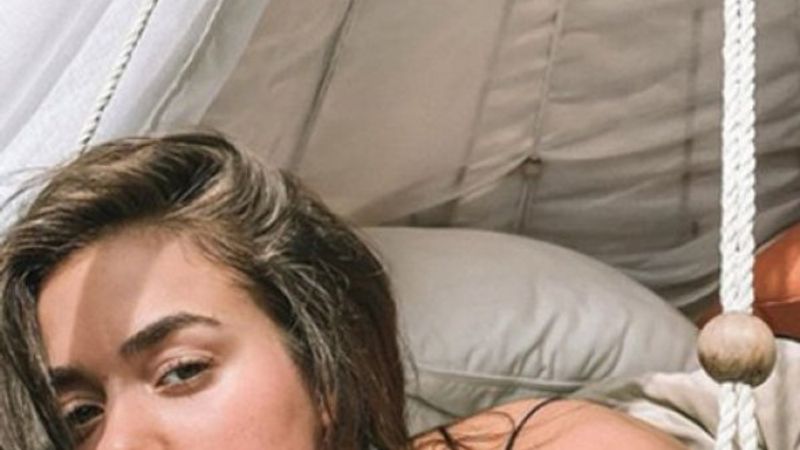 Bensu Soral, köpeğiyle poz verdi