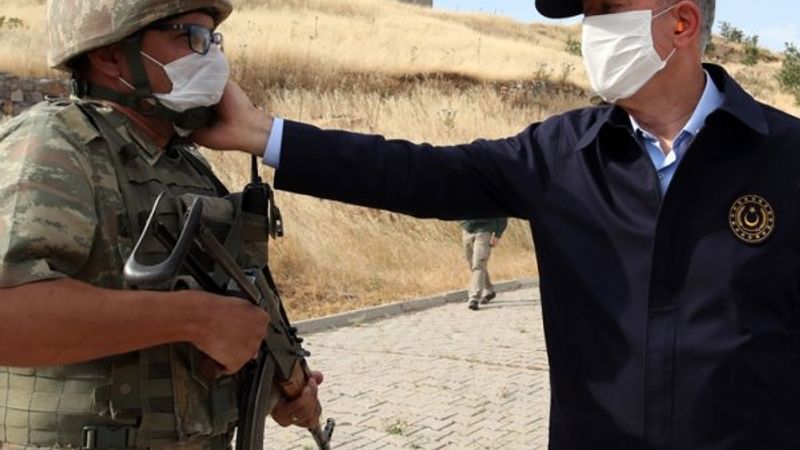 Hulusi Akar: 700'den fazla hedef vuruldu