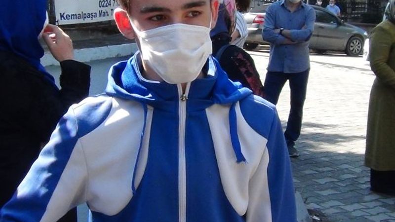 Bursa'da Türkçe'yi okuyamayınca sınavdan ayrıldı