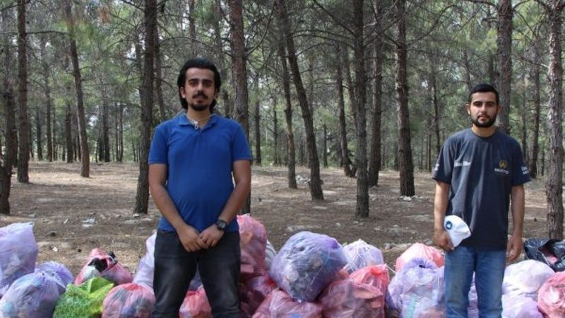 Adıyaman'da öğrenciler, piknik alanını temizledi
