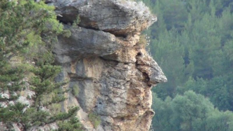 Mersin'de kayalığı Trump'a benzettiler