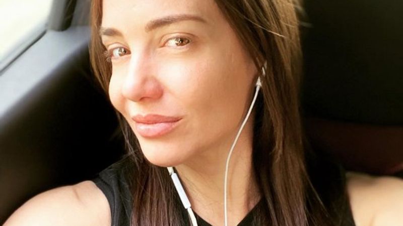 Deniz Uğur’dan bikinili poz