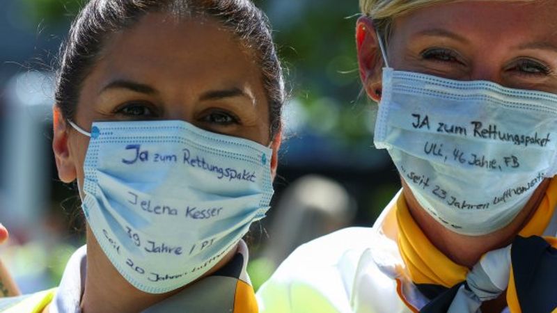 Almanya'da Lufthansa çalışanları sokaklara indi