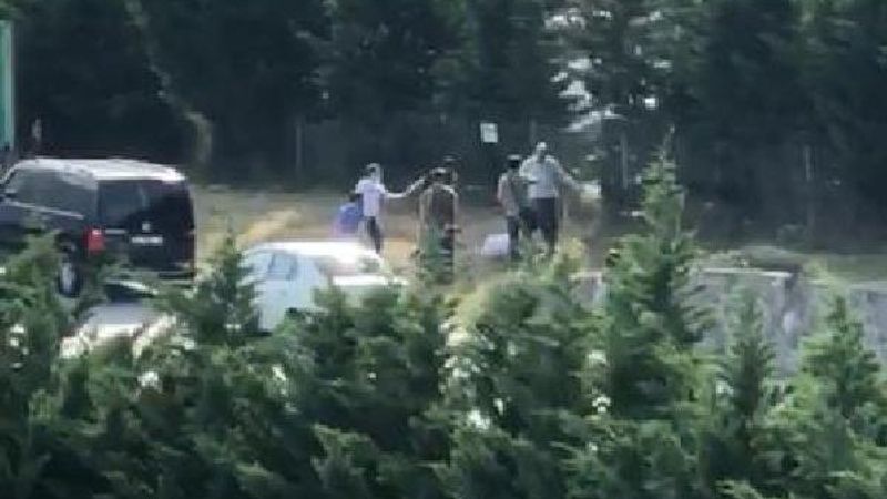 Esenler'de yol kenarında bekleyen kişiyi dövdüler