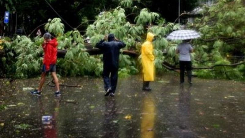 Hindistan'da yıldırım düştü: 107 ölü