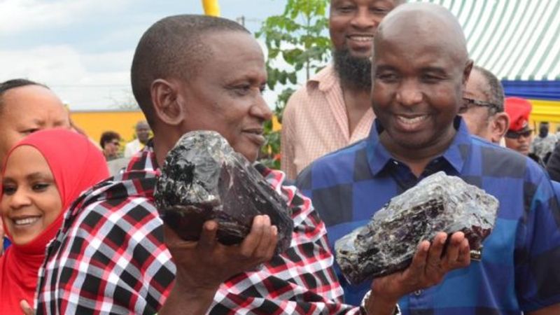 Tanzanyalı madenci iki taşla milyoner oldu