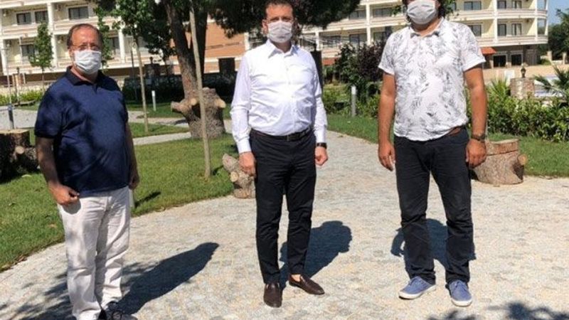 Ekrem İmamoğlu babaevinde