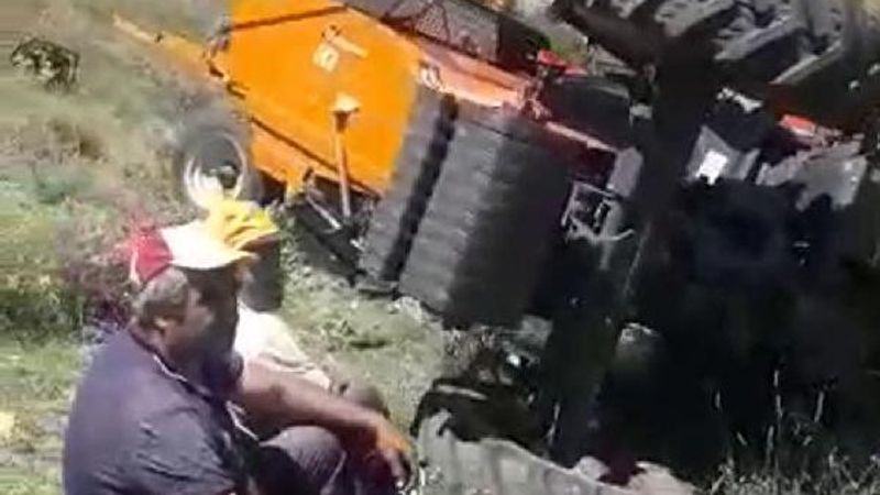 Erzurum'da traktör ile balya makinesi arasında kaldı