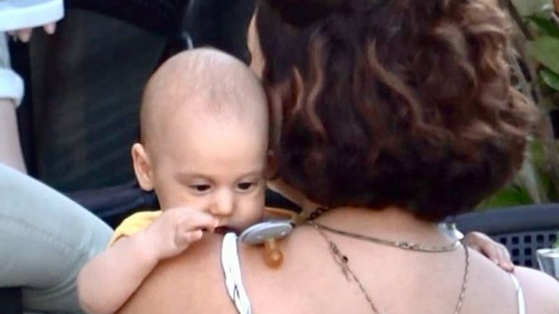 Bergüzar Korel bebeğiyle görüntülendi