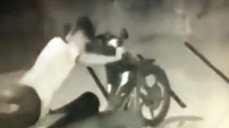 Antalya’da acemi hırsız kamerada