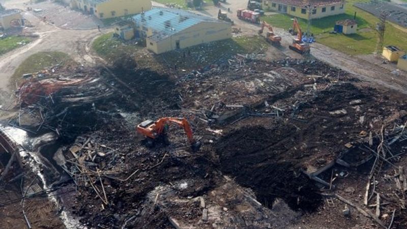 Patlama yaşanan havai fişek fabrikasında acı bekleyiş