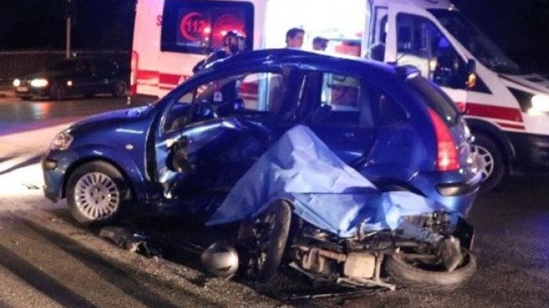 Manisa’da otomobille motosiklet çarpıştı: 1 ölü 3 yaralı