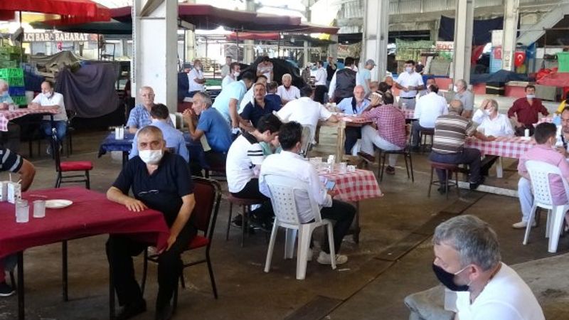 Zonguldak'ta halk pazarında korona önlemli düğün