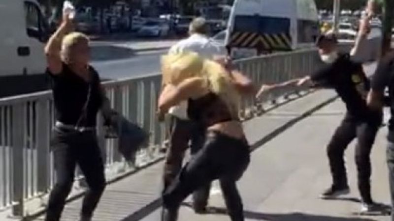 Esenyurt’ta 4 kadın bir adama saldırdı