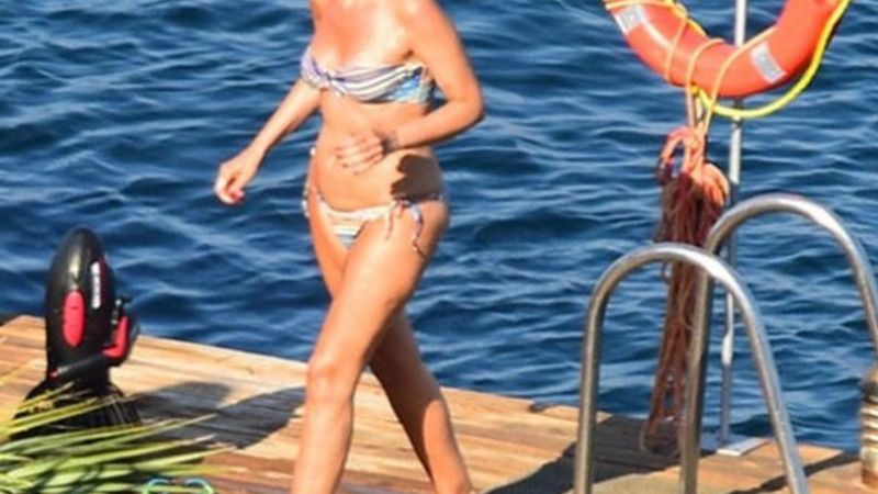 Gülben Ergen, bikinili görüntülendi