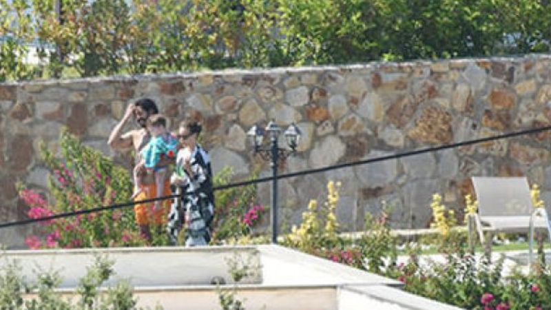 Fahriye Evcen ile Burak Özçivit tatilde