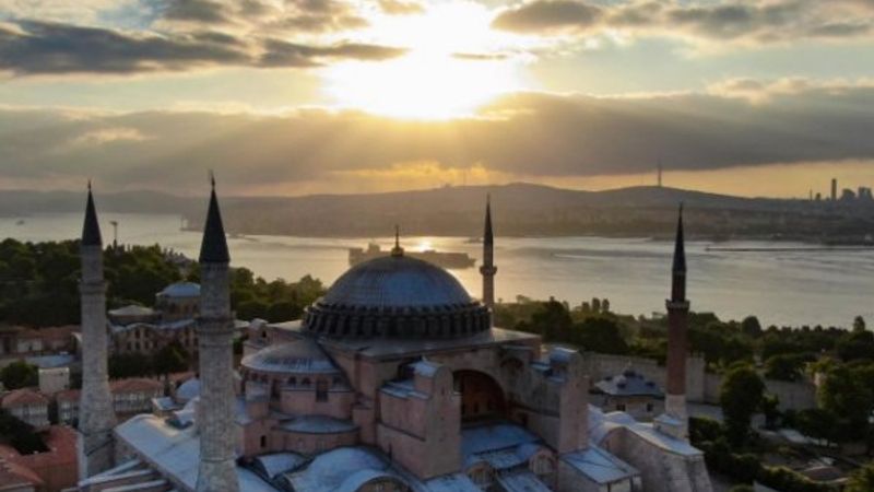Ayasofya’da gün doğumu sırasında muhteşem manzara