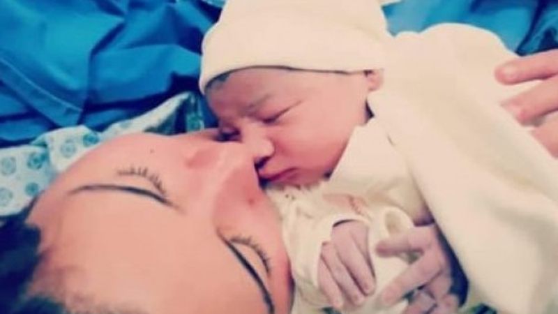 Antalya’da bir kadın çocuğunu çatıdan atıp, intihar etti