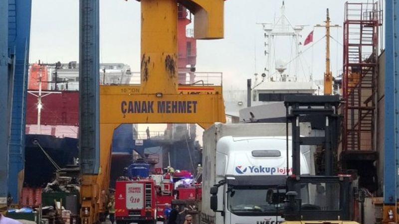 Tuzla'da korkutan gemi yangını