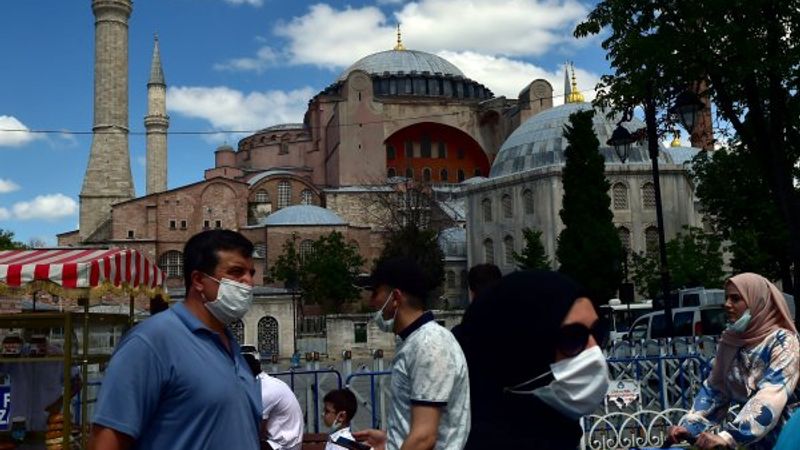Ayasofya Camii’ne vatandaşların yoğun ilgisi devam ediyor