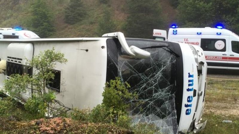 Kastamonu'da yolcu otobüsü devrildi: 13 yaralı