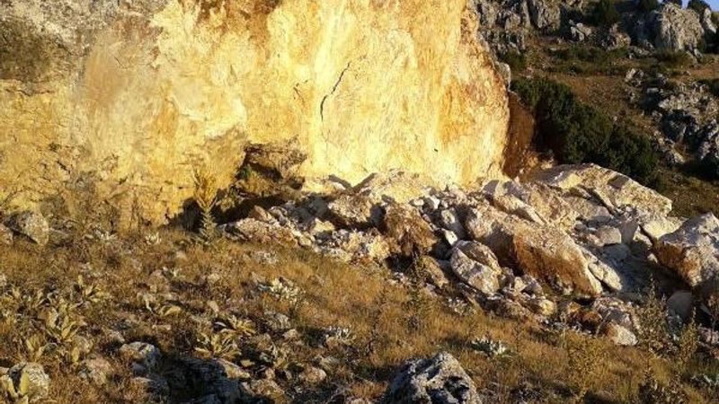 Isparta’da define bulmak için kayayı patlattılar