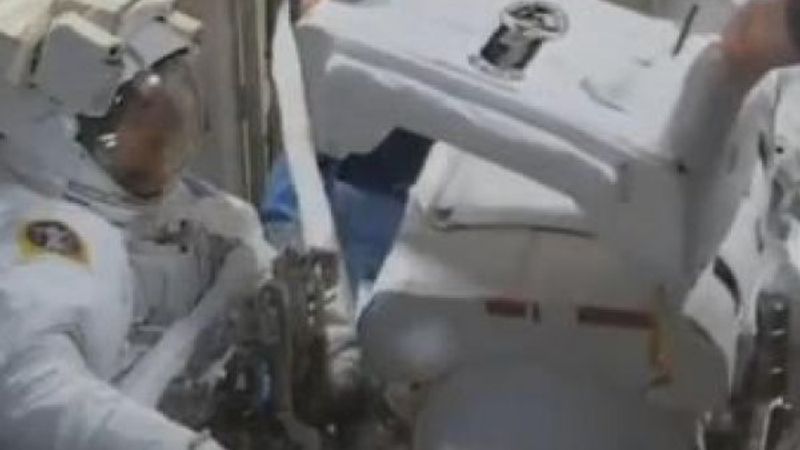 NASA astronotları uzay yürüyüşüne çıktı