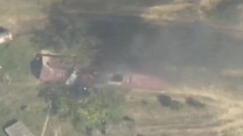 Azerbaycan, Ermenistan’a ait kışlayı vurdu