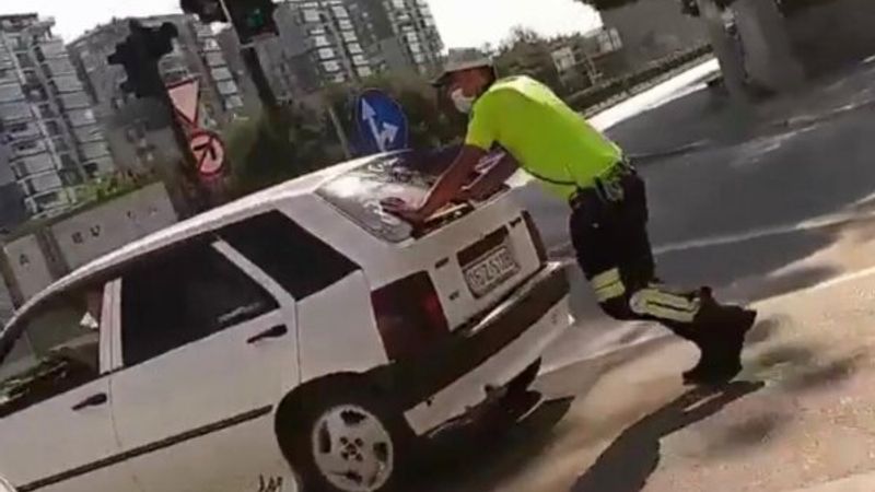 Bursa'da trafik polisinden alkışlanacak hareket