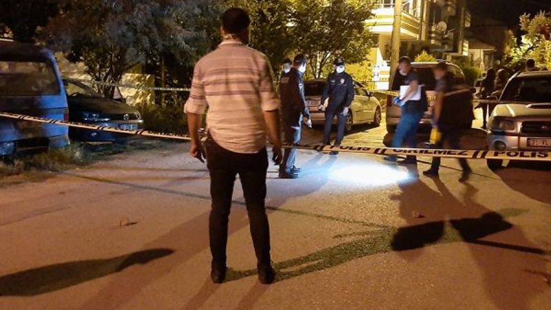Balıkesir'de silahlı ve bıçaklı kavga: 1'i polis 3 yaralı