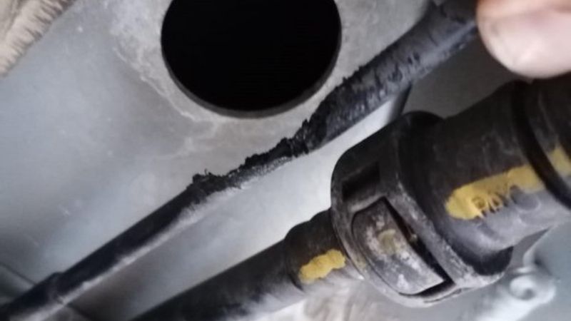 Ali Ağaoğlu'nun lüks aracını fareler kemirdi