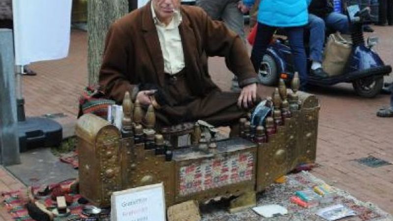 Hollandalı sokak sanatçısının 'boyacı Hüseyin' tiplemesi