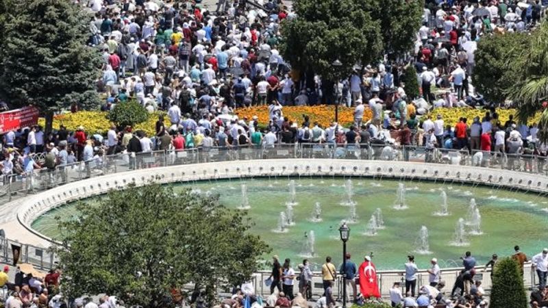 Ayasofya Camii'nde ilk namaza yoğun katılım