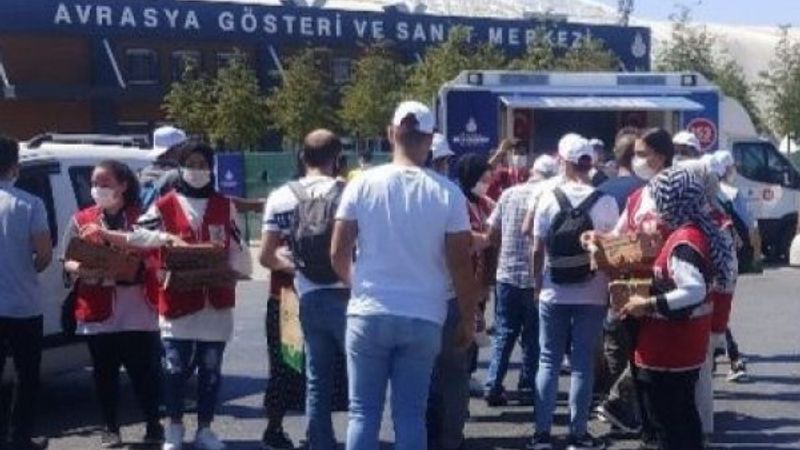 Ayasofya Camii doldu, vatandaşlar Yenikapı'ya gitti
