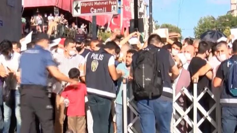 Polis bariyerini aşıp, Ayasofya’ya koştular