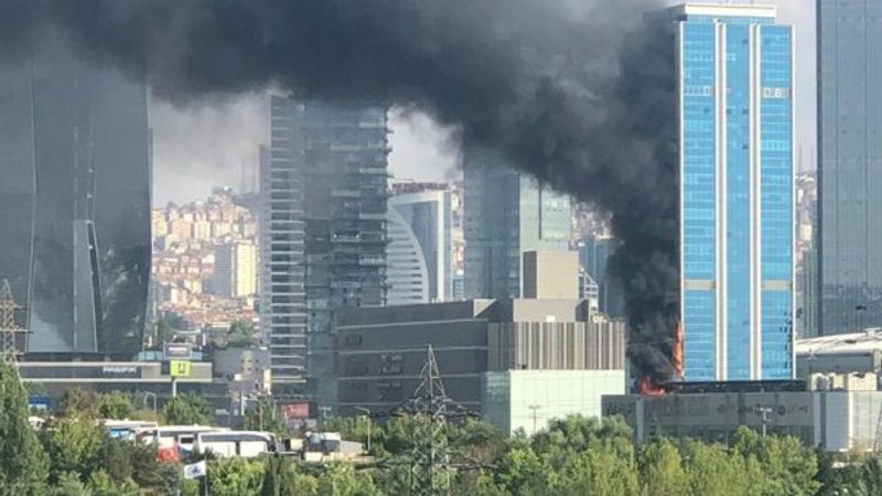 Ankara'da plazada çıkan yangın, kontrol altına alındı