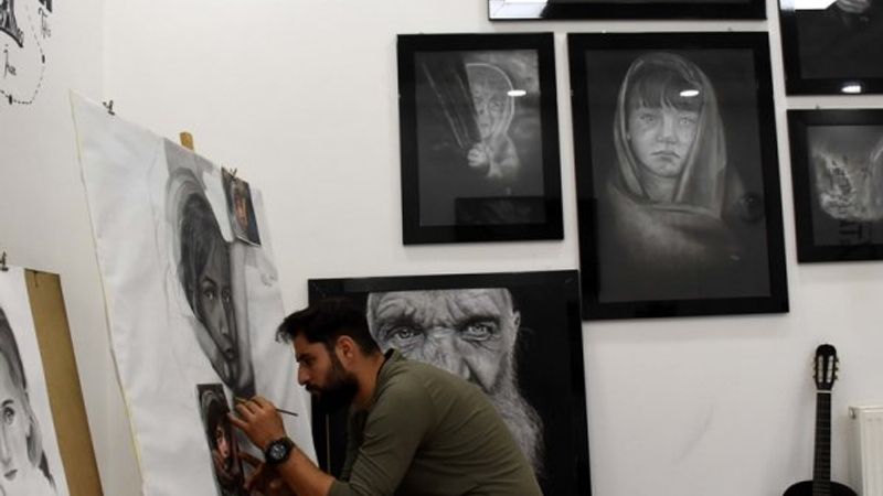 Muşlu grafiker, hiperrealist çizimleriyle beğeni topladı