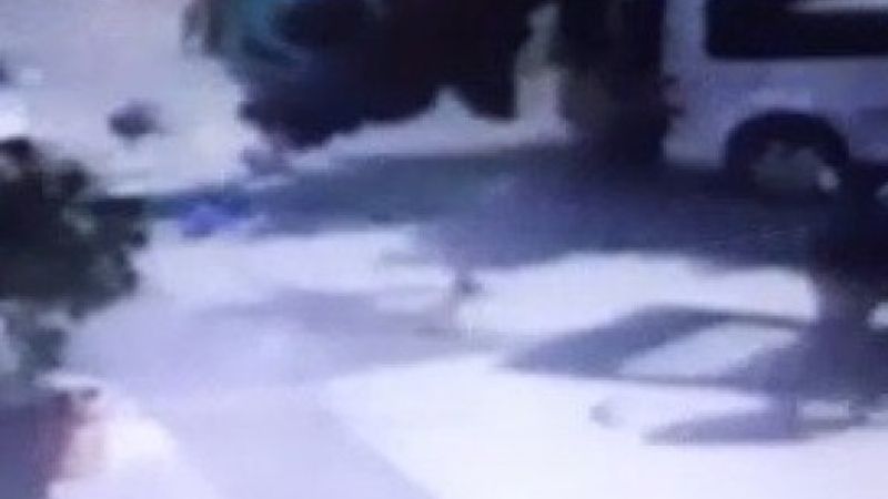 İzmir’de takla atan otomobil, 8 araca birden çarptı