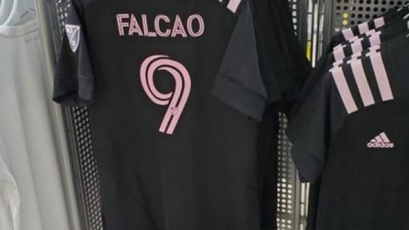 Inter Miami taraftarları Falcao forması bastırdı