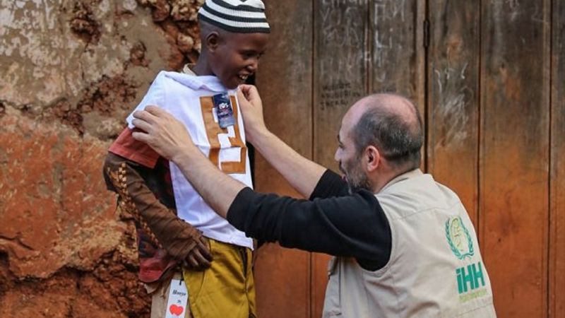 İHH'dan yetim ve muhtaç çocuklara bayramlık