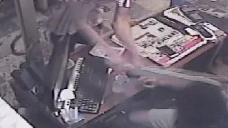 Trabzon'da büfe sahibi gence çivili kalasla saldırı