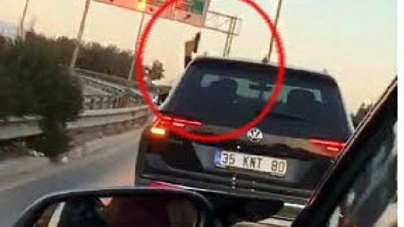 İzmir'de şehir magandası trafikte havaya ateş açtı