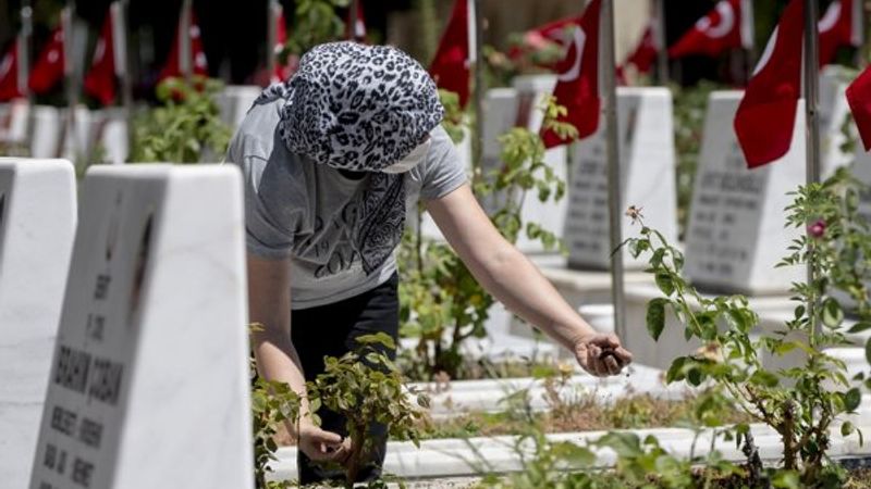 Ankara'da şehitliklere bayram ziyareti