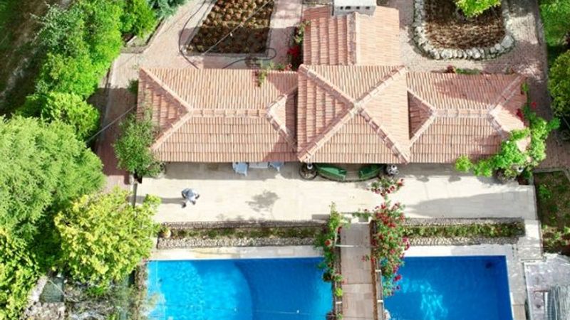 Karapınar'daki çorak arazisini vahaya çevirdi