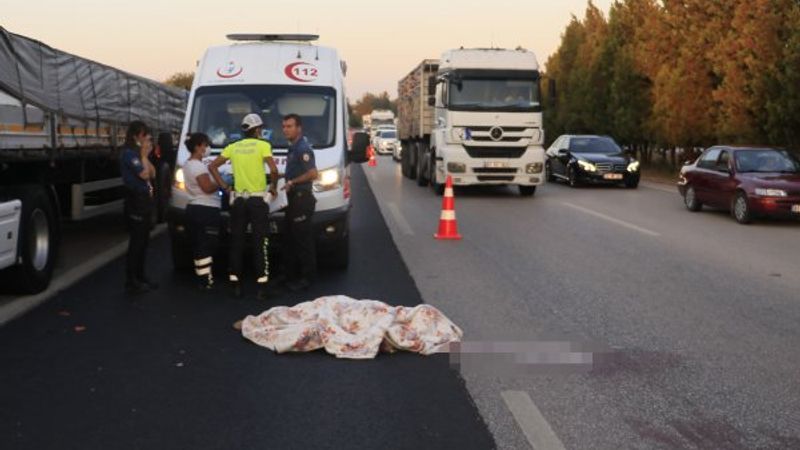 Adana'da lastik değiştirmek isteyen sürücü canından oldu