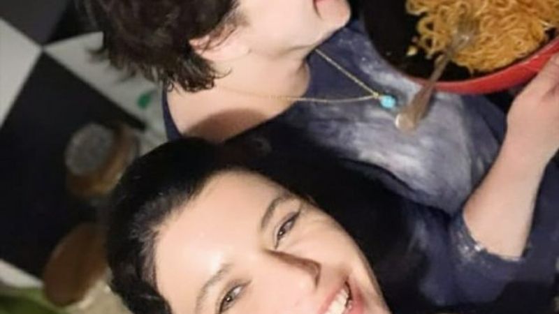 Esra Dermancıoğlu'ndan Beren Saat paylaşımı