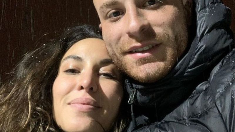 Gökhan Töre'den eşine bebek hediyesi