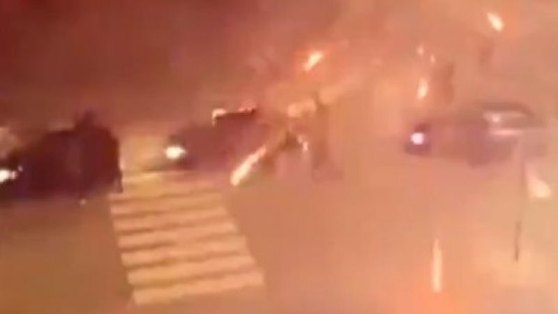 Başakşehir'in kaldığı otele havai fişek attılar