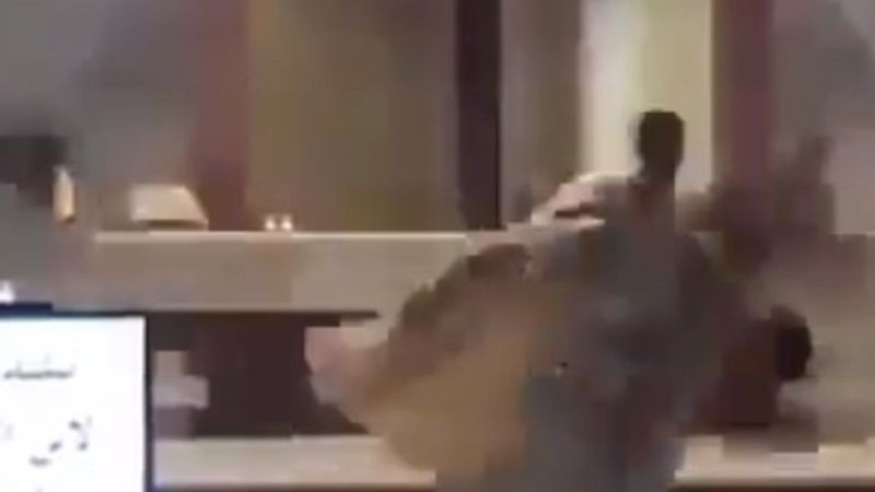 Beyrut'taki patlama kilise canlı yayınına yansıdı