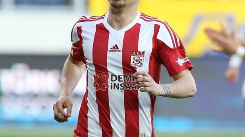 Mert Hakan ile Gökhan Gönül beklemede